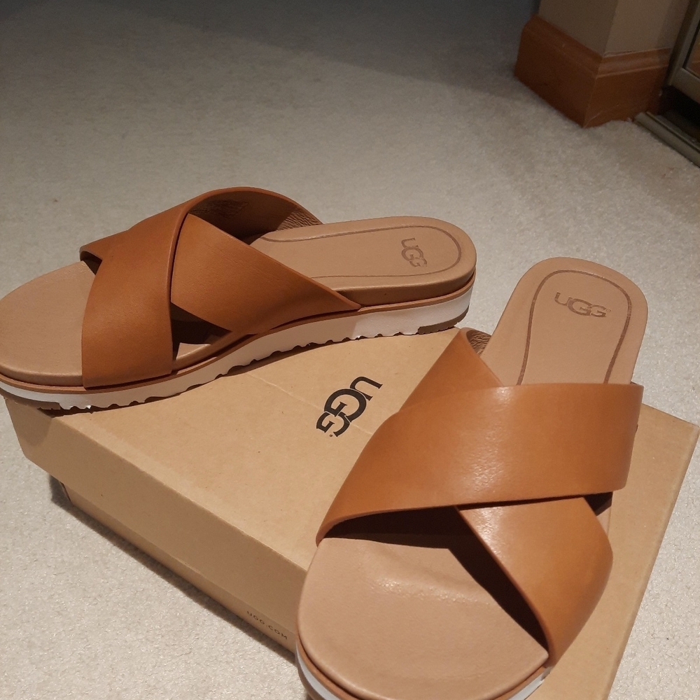 UGG Women's KARI Brown Cross-Band Sandals